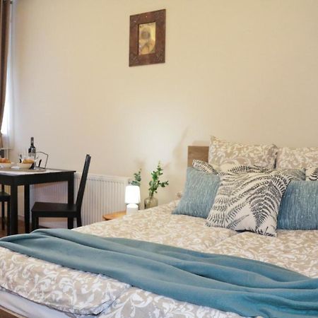 Palma Apartmanok Szallashely Szazhalombatta 6A エクステリア 写真