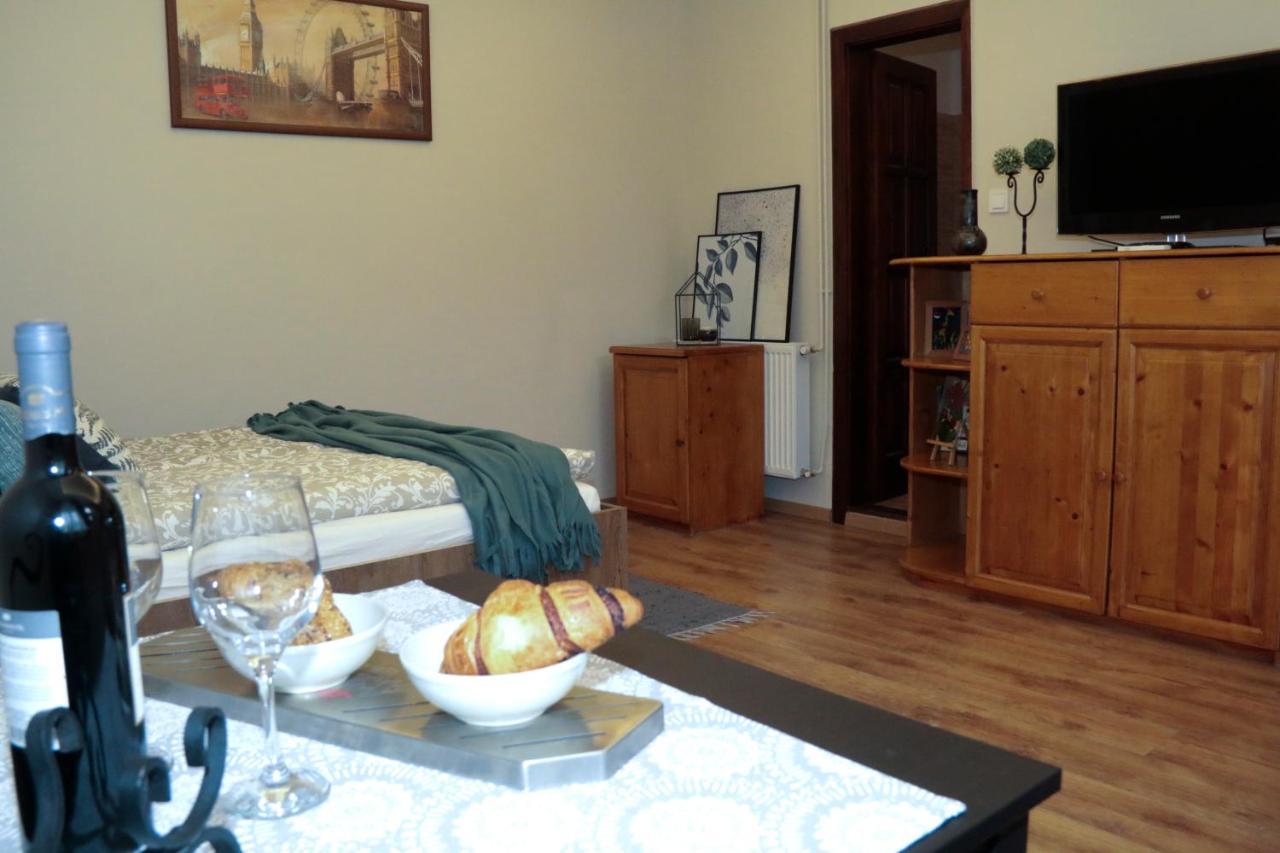 Palma Apartmanok Szallashely Szazhalombatta 6A エクステリア 写真